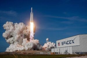 Впервые за полгода компания SpaceX перевела биткоины на . Что это значит?