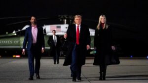 Трамп отправляется в Южную Каролину на фоне обострения борьбы за Конгресс, поддерживающий криптовалюты и искусственный интеллект