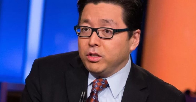 
			Том Ли сделал три прогноза цены Ethereum: 12 000, 22 000 и 62 000 долларов		